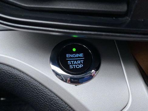 Used 2020 Ford Explorer XLT image 31