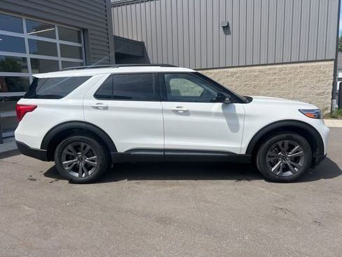 Used 2023 Ford Explorer XLT w/ Equipment Group 202A AWD/4WD image 4