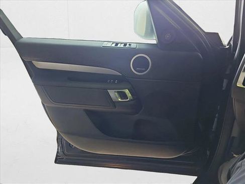 New 2024 Land Rover Discovery Dynamic SE image 25