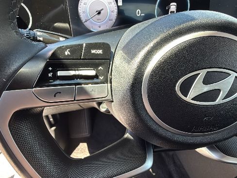 Used 2025 Hyundai Elantra SEL FWD image 23
