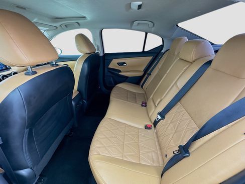 Used 2022 Nissan Sentra SV w/ SV Premium Package FWD image 16