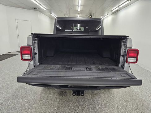 Used 2021 Jeep Gladiator Sport AWD/4WD image 6