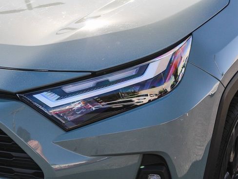 Used 2022 Toyota RAV4 XLE Premium image 5