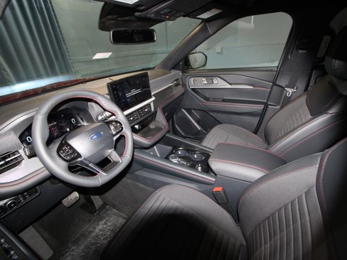 New 2026 Ford Explorer ST-Line w/ ST-Line Street Pack image 2