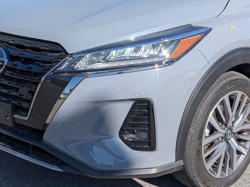 Used 2021 Nissan Kicks SR w/ Exterior Package image 9