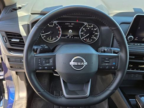 Used 2025 Nissan Rogue SV FWD image 26