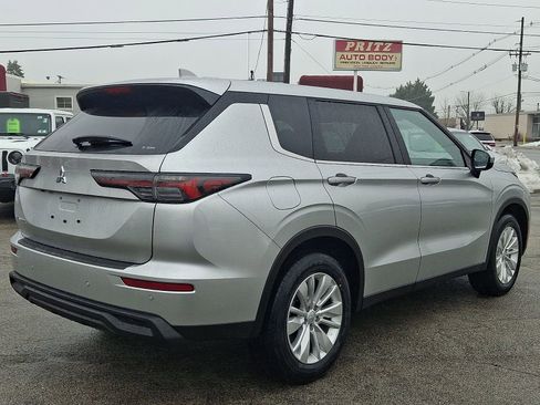 New 2026 Mitsubishi Outlander ES image 7