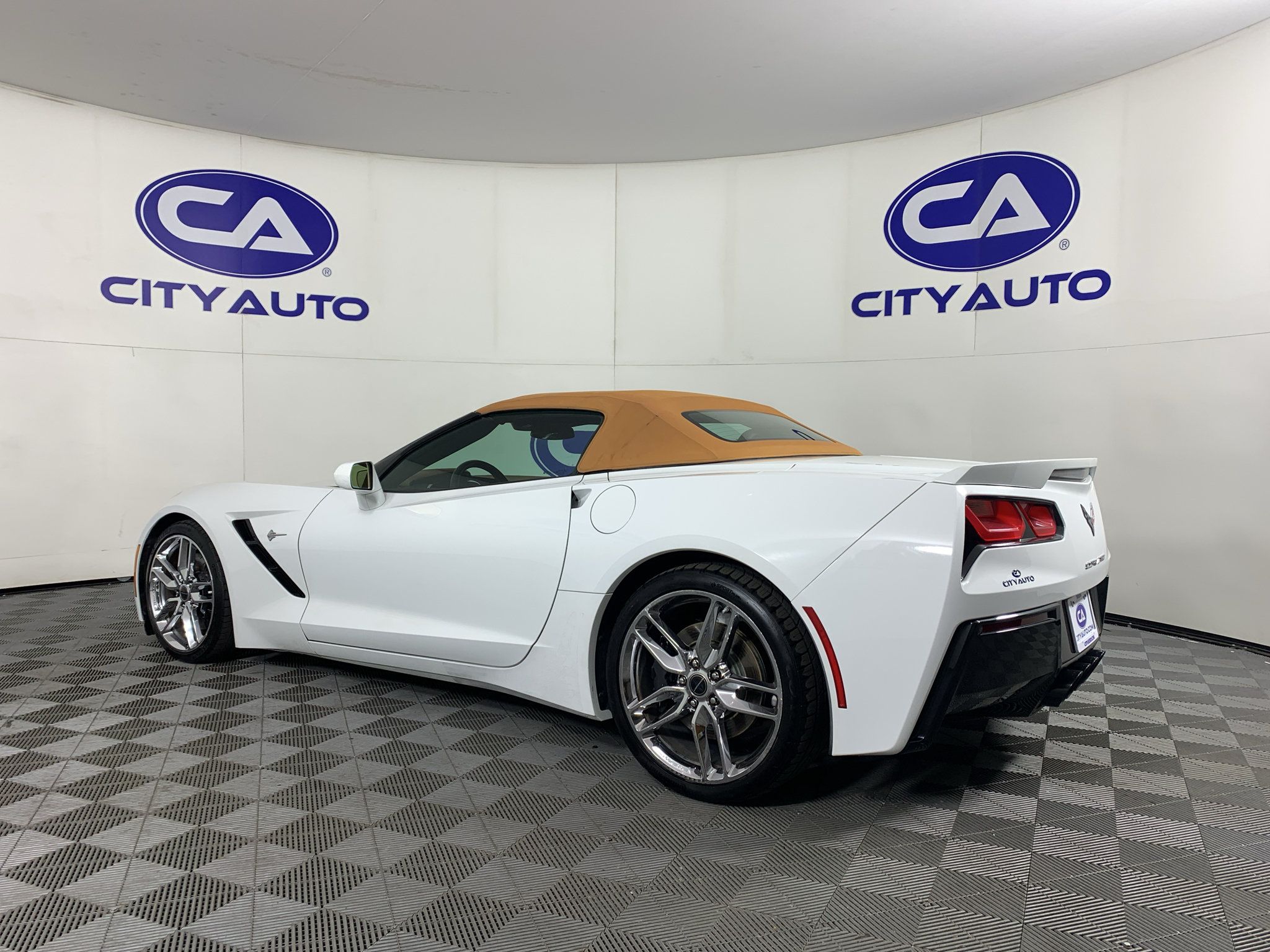 Used 2014 Chevrolet Corvette Stingray Convertible w/ 3LT Preferred Equipment Group RWD image 5