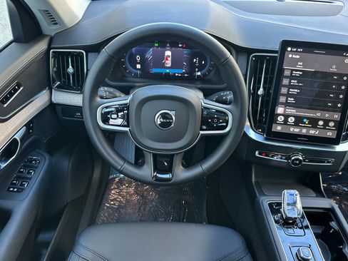 Certified 2025 Volvo XC90 B5 Core w/ Protection Package Premier image 16