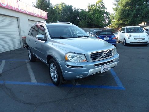 Used 2014 Volvo XC90 3.2 w/ Climate Package AWD/4WD image 2