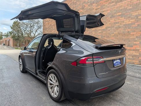 Used 2016 Tesla Model X 75D image 4