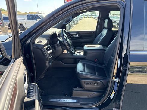 Used 2024 Chevrolet Suburban LT RWD image 19