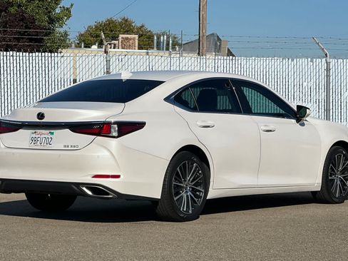 Used 2022 Lexus ES 350 w/ Premium Package FWD image 3