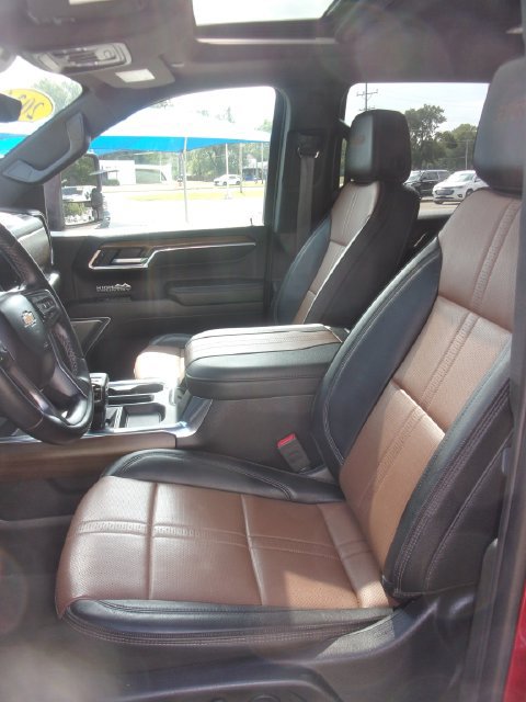 Used 2024 Chevrolet Silverado 1500 High Country w/ High Country Premium Package AWD/4WD image 31
