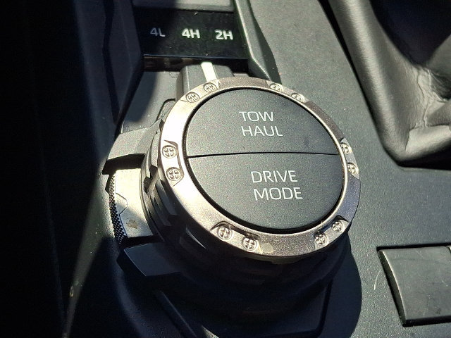 Used 2025 Toyota 4Runner SR5 AWD/4WD image 23