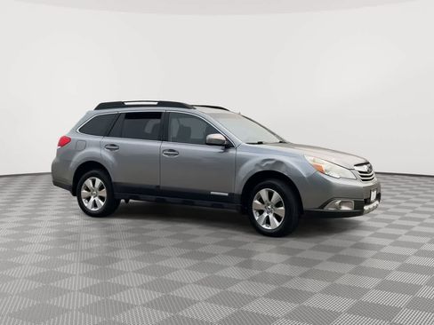 Used 2011 Subaru Outback 3.6R Limited w/ PWR Moonroof Pkg AWD/4WD image 2