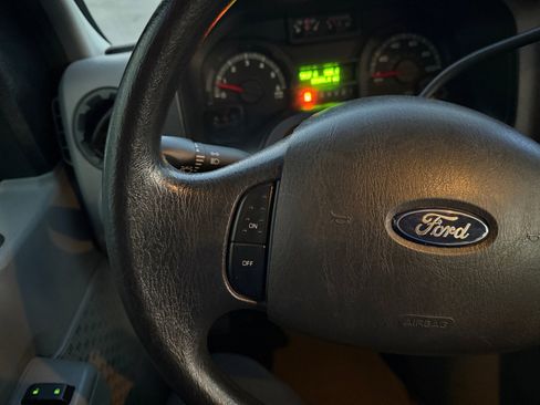 Used 2010 Ford E-350 and Econoline 350 XLT RWD image 15