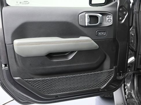 New 2025 Jeep Gladiator Mojave image 11