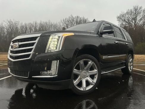 Used 2018 Cadillac Escalade Luxury image 16