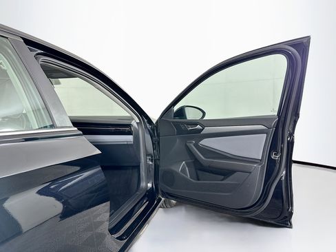 Used 2025 Volkswagen Jetta SE image 31