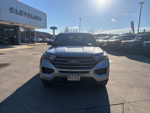 Used 2024 Ford Explorer XLT image 2