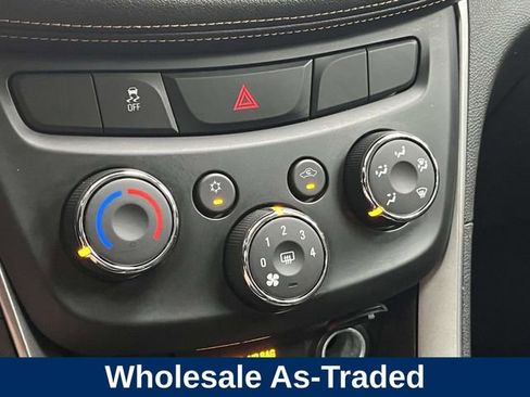 Used 2018 Chevrolet Trax LT w/ LT Convenience Package AWD/4WD image 30