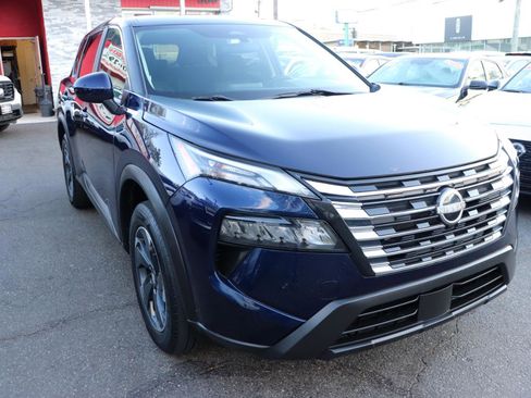 Used 2024 Nissan Rogue SV image 7
