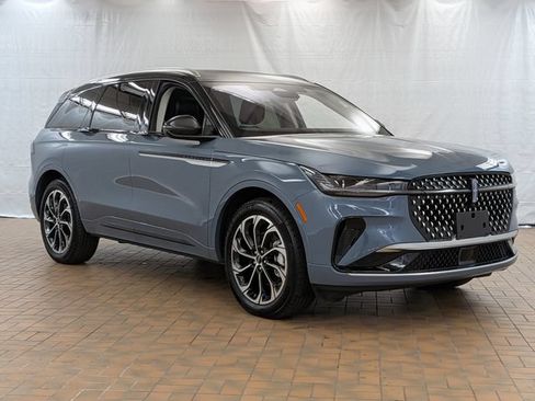 Used 2025 Lincoln Nautilus Reserve AWD/4WD image 1