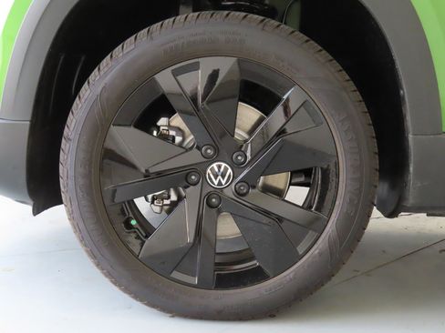 Used 2026 Volkswagen Taos SE FWD image 27