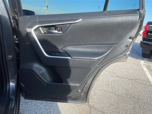 Used 2023 Toyota RAV4 XLE Premium image 15