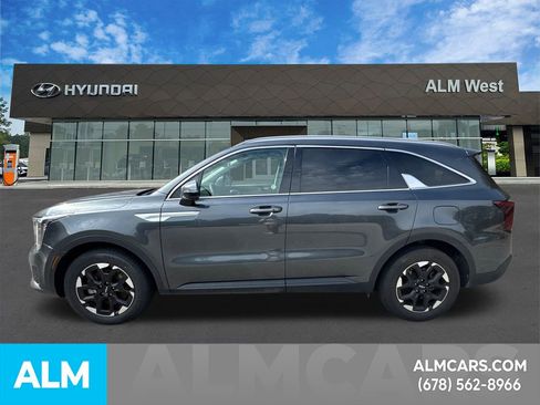 Used 2024 Kia Sorento S image 9