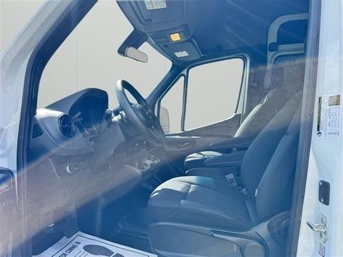 Used 2024 Mercedes-Benz Sprinter 2500 image 10