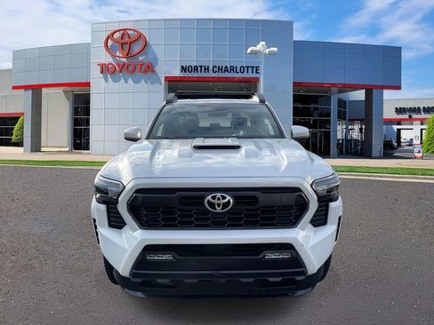 Used 2024 Toyota Tacoma TRD Sport image 5