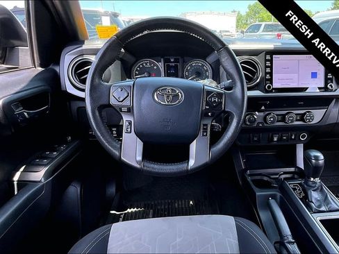 Used 2020 Toyota Tacoma TRD Off-Road AWD/4WD image 10