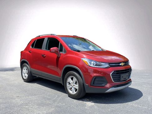 Used 2020 Chevrolet Trax LT w/ Driver Confidence Package AWD/4WD image 2