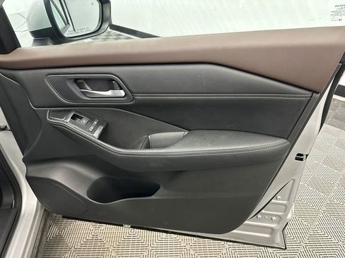 Used 2023 Nissan Rogue SV w/ SV Premium B Package image 15