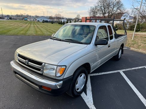 Used 2000 Toyota Tacoma 2WD Xtracab image 2
