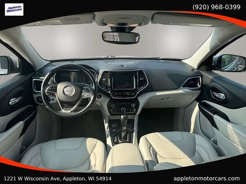 Used 2019 Jeep Cherokee Limited w/ Technology Group AWD/4WD image 17
