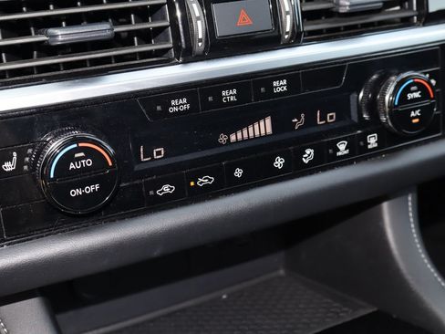Used 2025 Nissan Pathfinder SV FWD image 25