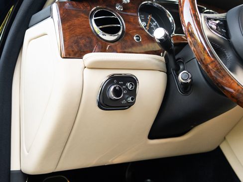 Used 2014 Bentley Mulsanne RWD image 41