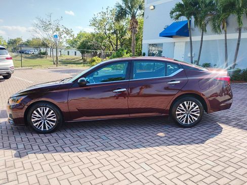 Used 2025 Nissan Altima 2.5 SV FWD image 3