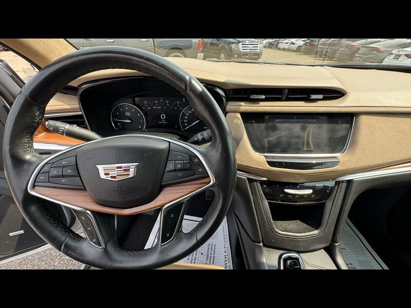 Used 2017 Cadillac XT5 Platinum AWD/4WD image 20