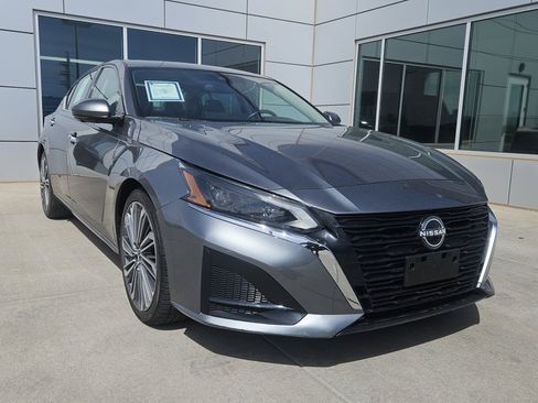 Used 2023 Nissan Altima 2.5 SL FWD image 4