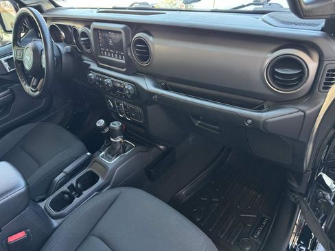 Used 2021 Jeep Gladiator Sport AWD/4WD image 23