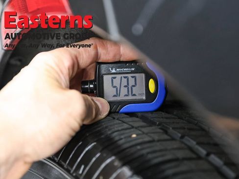 Used 2023 Chrysler Pacifica Touring-L FWD image 30