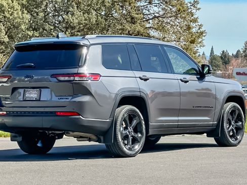 Used 2023 Jeep Grand Cherokee L Limited w/ Black Appearance Package image 4