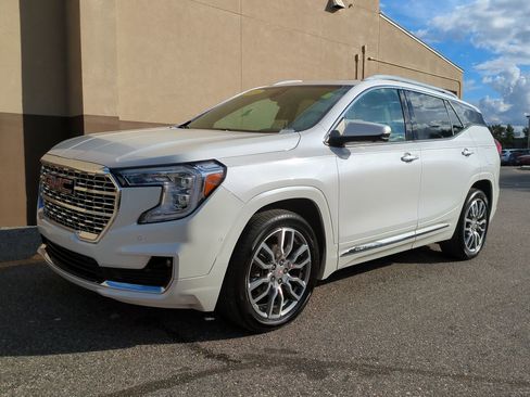 Used 2024 GMC Terrain Denali w/ Denali Premium Package image 8