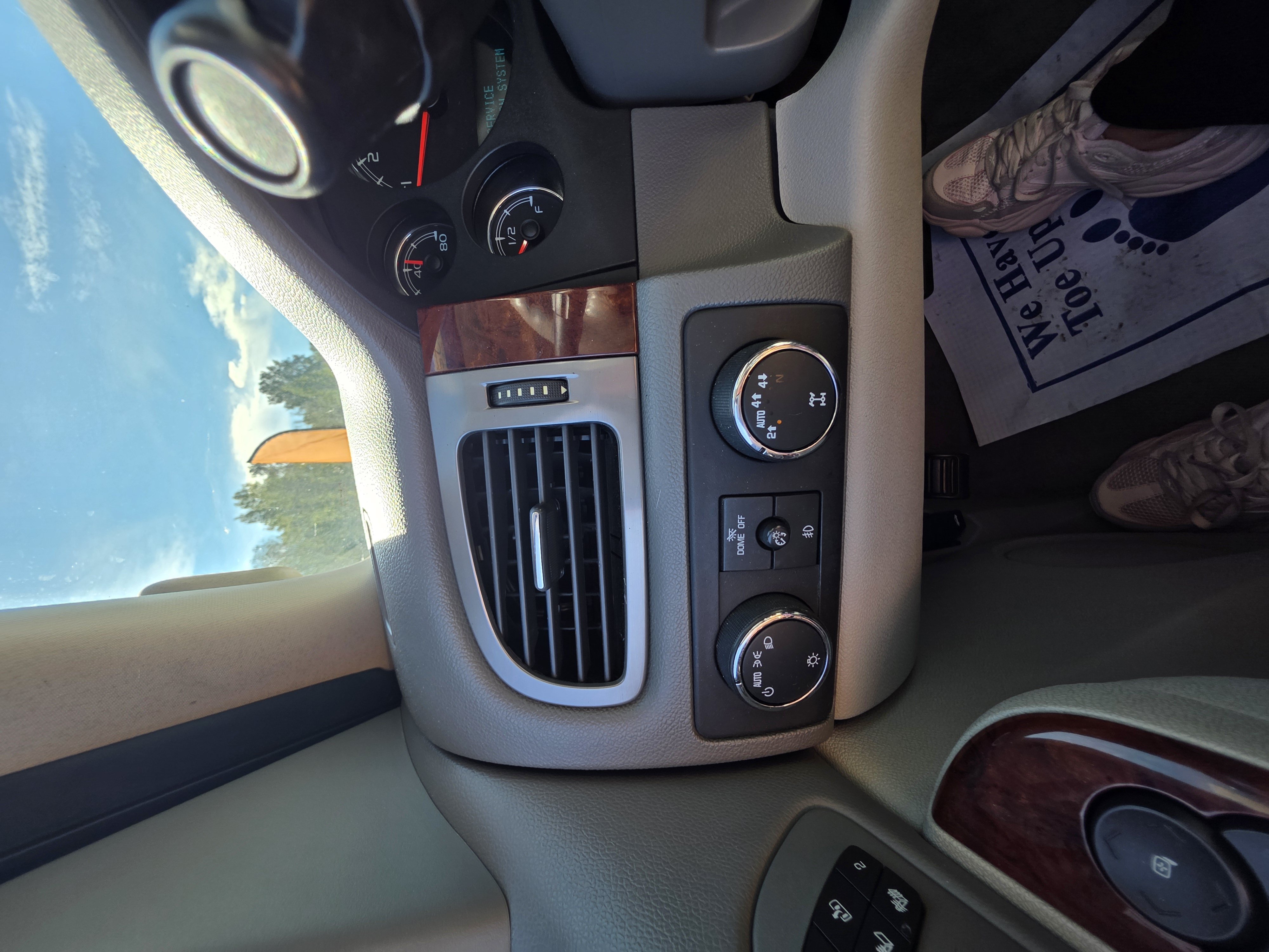 Used 2011 GMC Yukon XL SLT w/ SLT Chrome Package AWD/4WD image 19