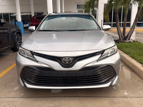Used 2020 Toyota Camry LE FWD image 3