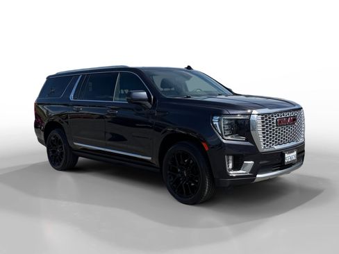 Used 2023 GMC Yukon XL Denali image 7